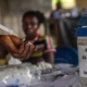 Un agent de santé prépare un vaccin.vPhoto: JUNIOR KANNAH / AFP via Getty Images