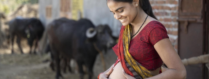 A pregnant woman. Photo credit: UNICEF/UN0595326/Panjwani